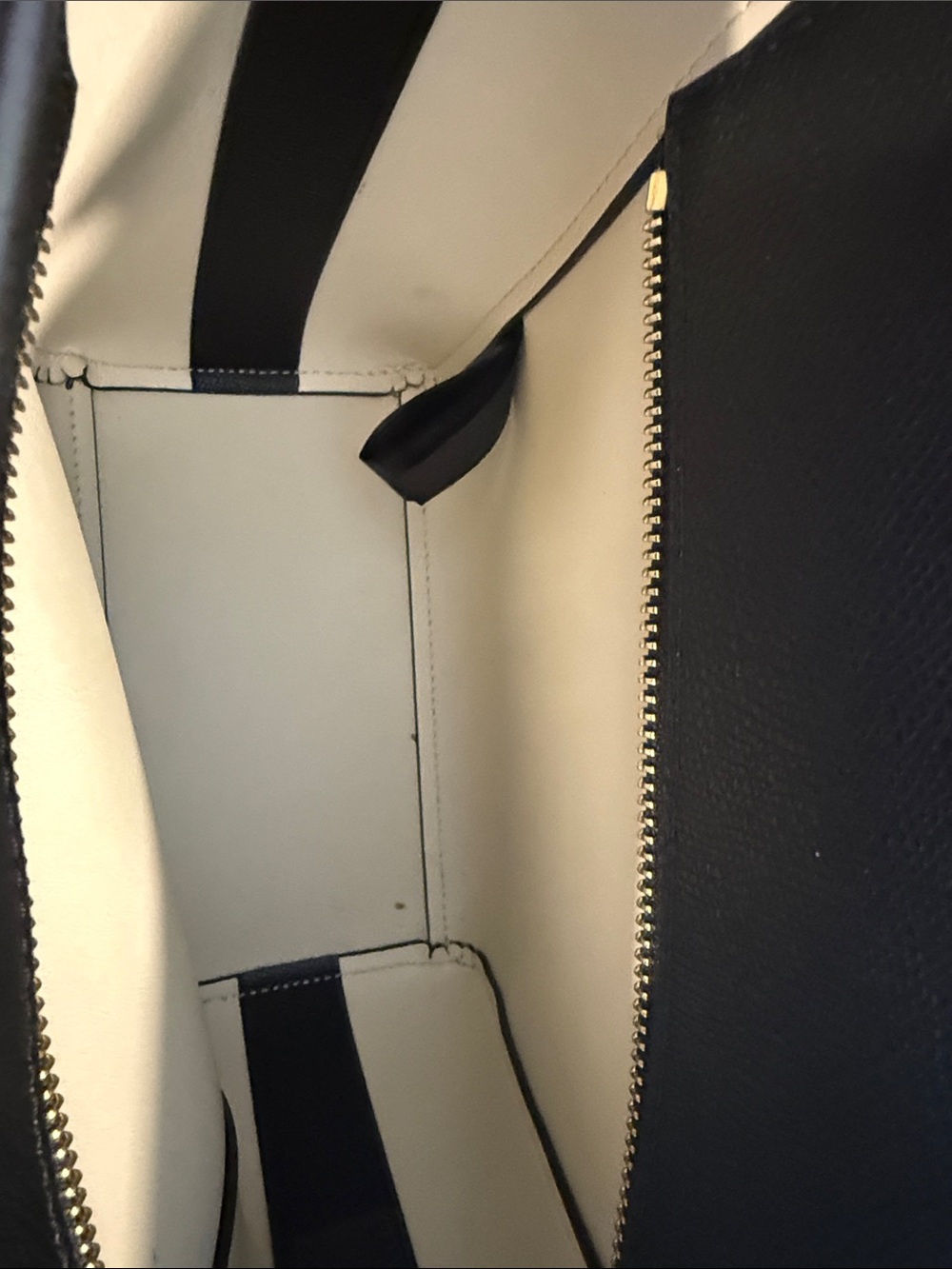 TOUS Black Leather Shoulder Bag with Chain Accent - Picture 2 of 3
